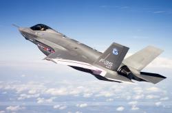 英雄联盟总决赛2025-跨越球场的钢铁之心，国家德比与西亚卡姆的夜晚礼赞