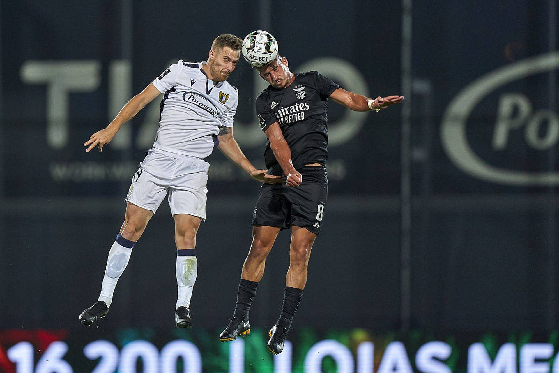 包含葡属圭亚那队首次参加欧洲杯比赛的词条