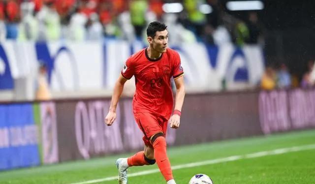 本土足球赛事连连激动人心，球员表现抢眼的简单介绍