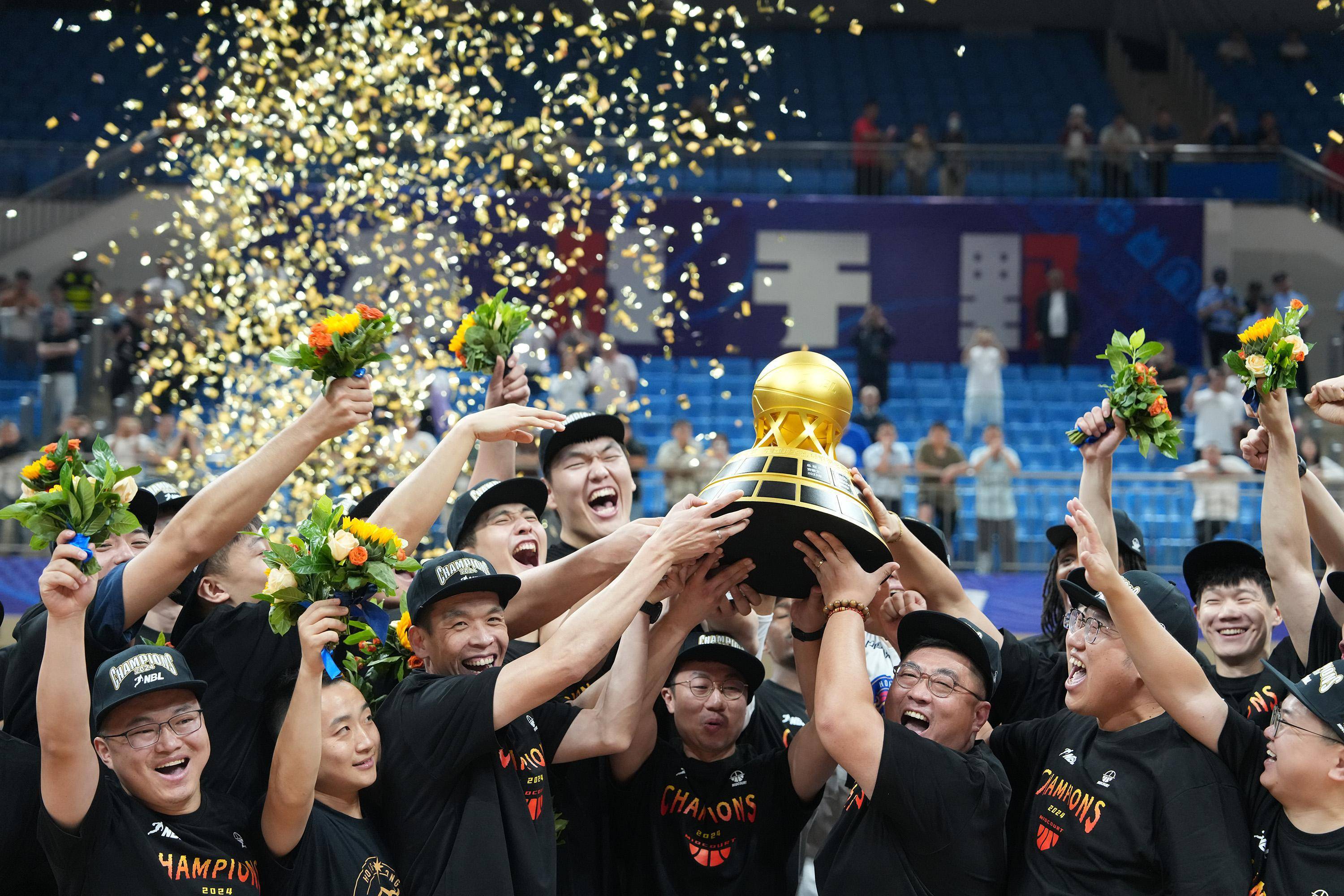 关于体育界新闻大事：中国篮球联赛热度不减的信息