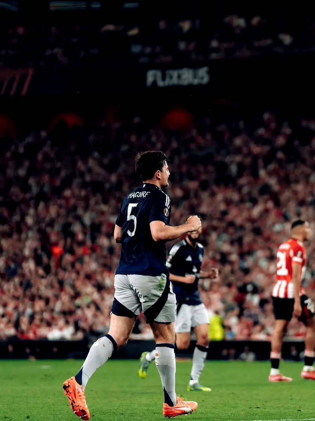 关于拜仁慕尼黑曼联大逆转，球员士气高涨获胜的信息