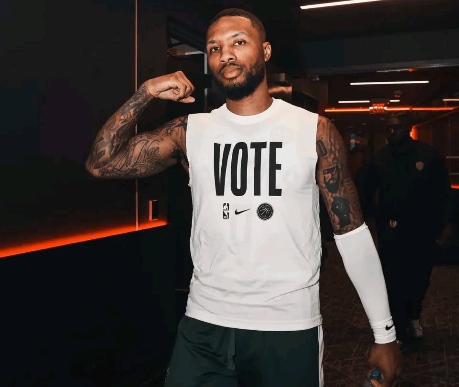 骑士横扫上海队，利拉德刷新纪录