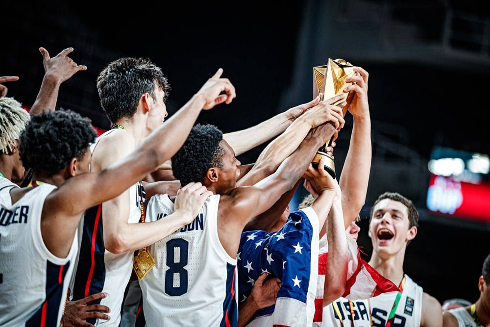 韩国队险胜法国队，郑思维刷新纪录