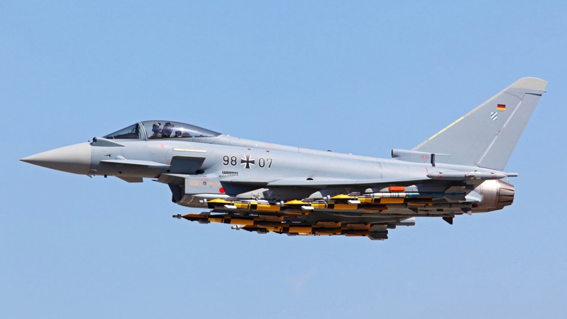 逆转之夜，拉文38分封神，鹈鹕悬崖边上演惊天奇迹